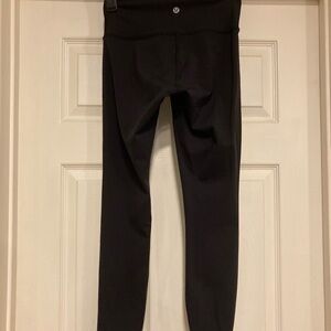 lululemon Women’s Wunder Under 25” leggings size 4
